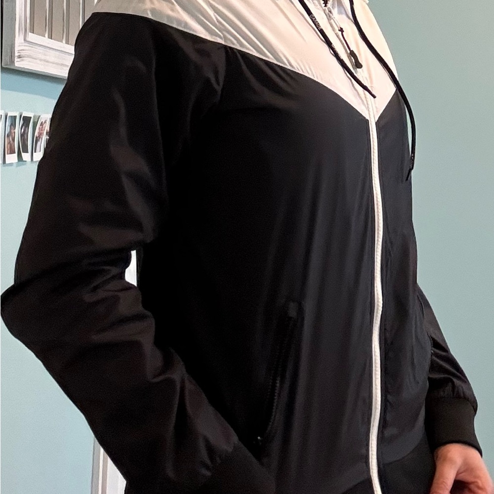 Windbreaker - Picture 3 of 3